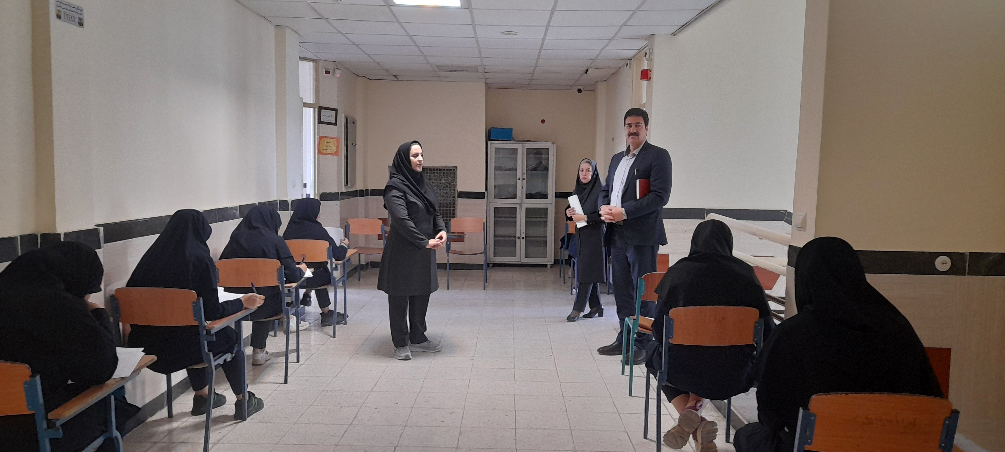 بازدید معاون آموزش متوسطه اداره کل آموزش و پرورش از امتحانات شبه‌نهایی