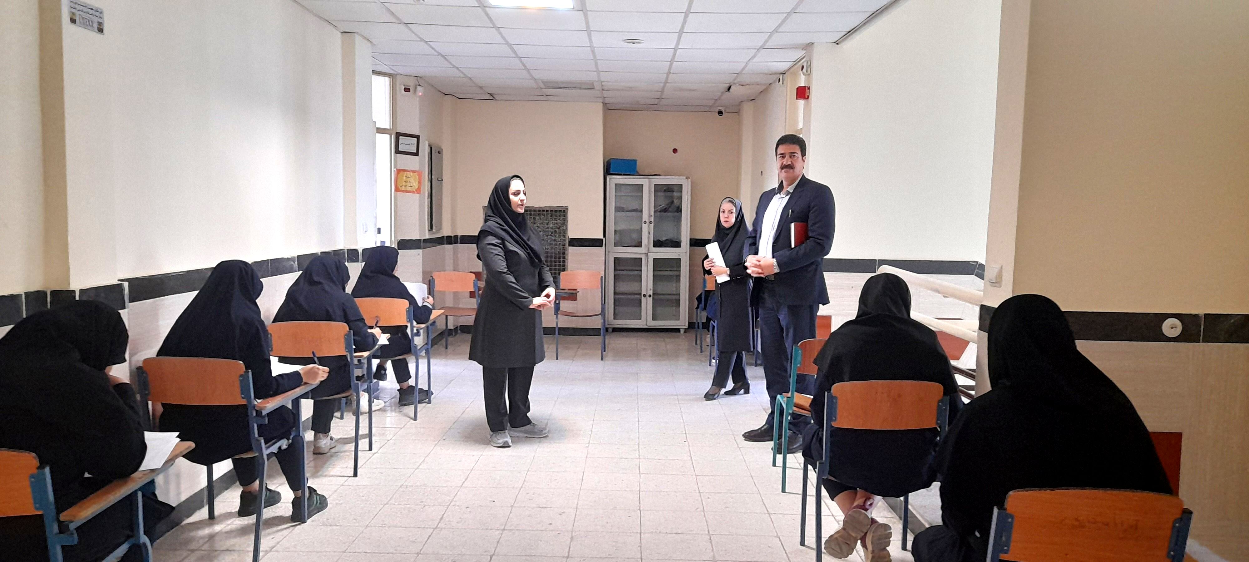 بازدید معاون آموزش متوسطه اداره کل آموزش و پرورش از امتحانات شبه‌نهایی