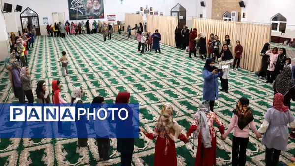 جشن شب یلدایی دختر و مادران در مسجد النبیین بیرجند