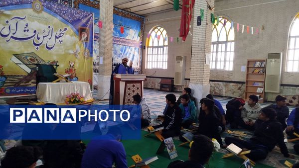 محفل انس قرآن به مناسبت نیمه شعبان و دهه فجر در مسجد جامع حاجی‌آباد 