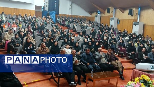 آیین تجلیل از دانش آموزان برتر دبیرستان عترت محمودآباد 