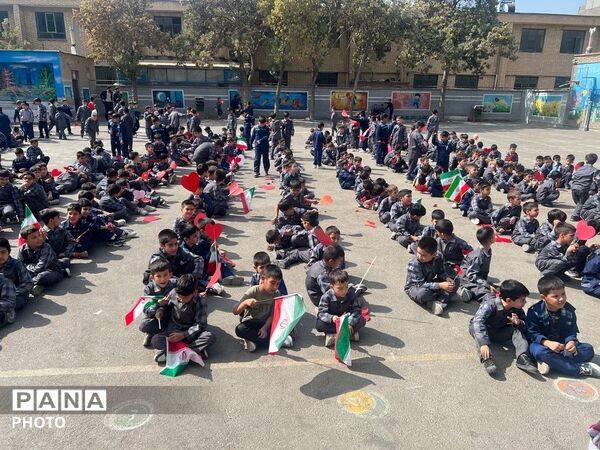 جشن عاطفه‌ها در دبستان پسرانه حکمت؛ جلوه‌ای از مهر، همدلی و ایثار