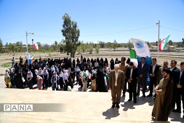 آیین کاشت 168 نهال به یاد دانش‌آموزان شهید میناب در اردوگاه 15خرداد قم