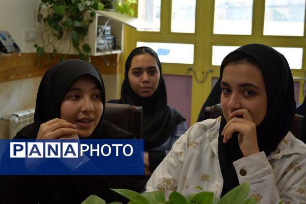 برای اولین‌بار برگزاری کافه ۵۷ در دبیرستان‌ نمونه دولتی ولایت بهارستان‌دو