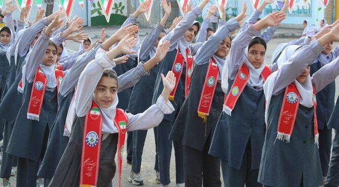 جشن پیروزی انقلاب در دبستان پیامبر اعظم(ع)
