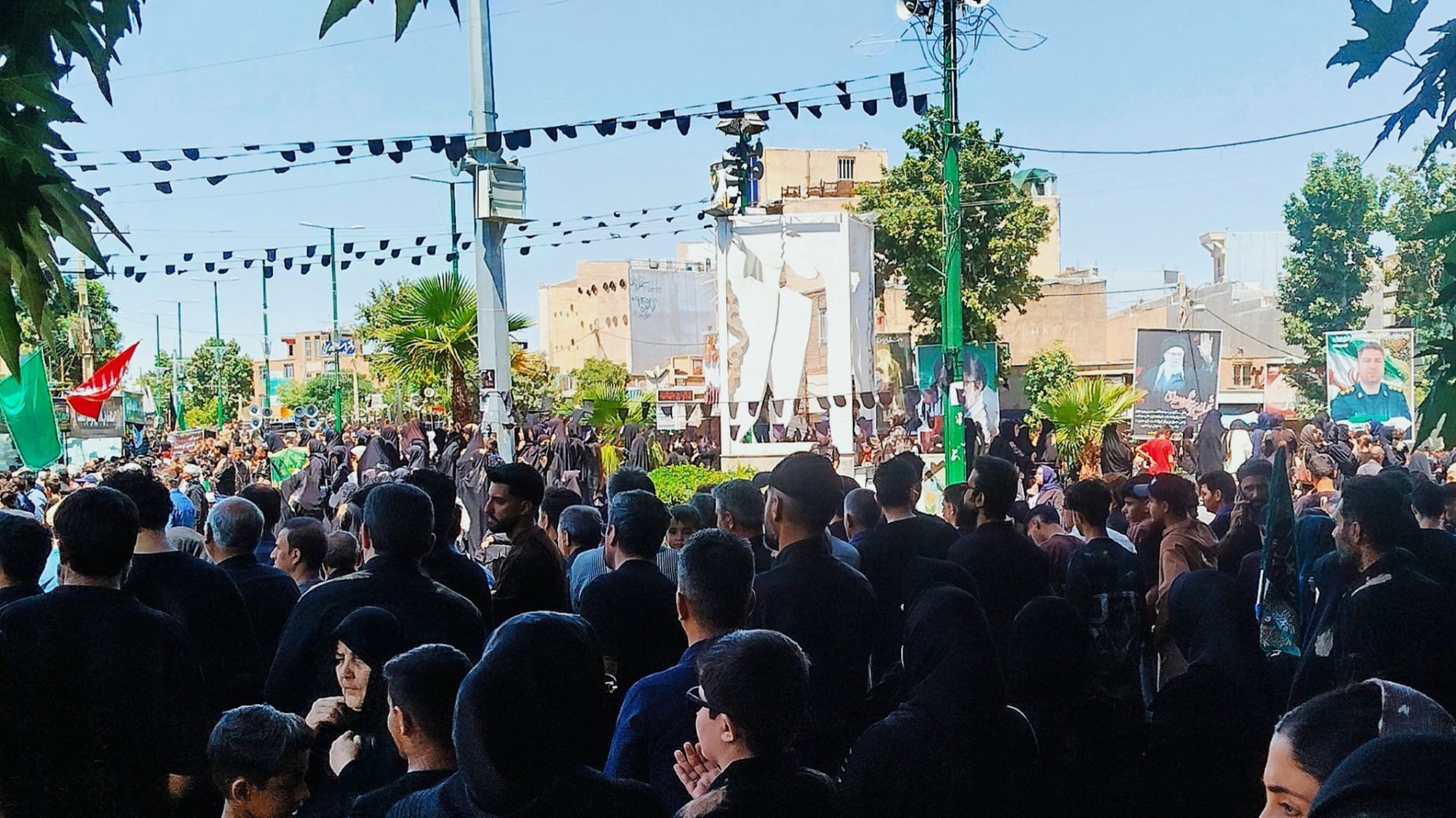 تجلی عشق حسینی مردم کوهدشت در روز عاشورا
