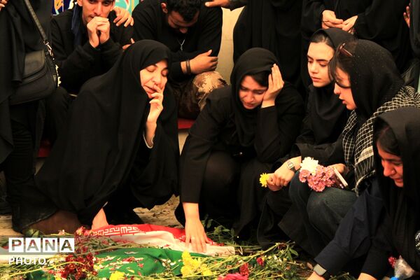 تشییع پیکر خانوداه شهید دکتر حسین طاهری در پردیس