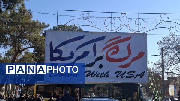 خروش مردم دامغان در راهپیمایی ۲۲ بهمن