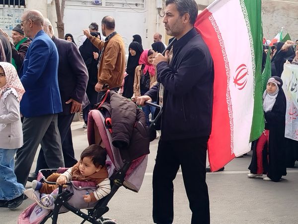 حضور پر شور کودکان و نوجوانان خلیل آبادی در راهپیمایی ۲۲ بهمن