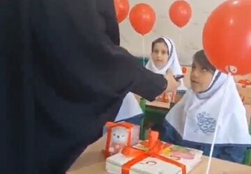 جشن شکوفه‌ها در دبستان حضرت معصومه (س) بروجن