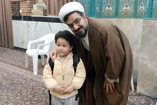 اهدای جوایز به دختران رتبه آور در رشته های قرآن و عترت و نماز شهرستان دماوند