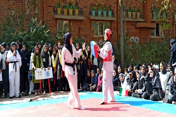  المپیاد ورزشی در دبیرستان ۱۳ آبان مشهد