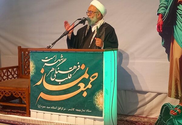 نماز جمعه ای با رنگ خون شهید در کاشمر
