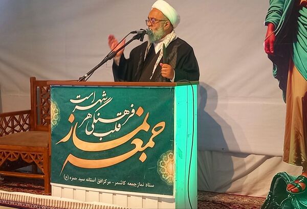 نماز جمعه ای با رنگ خون شهید در کاشمر
