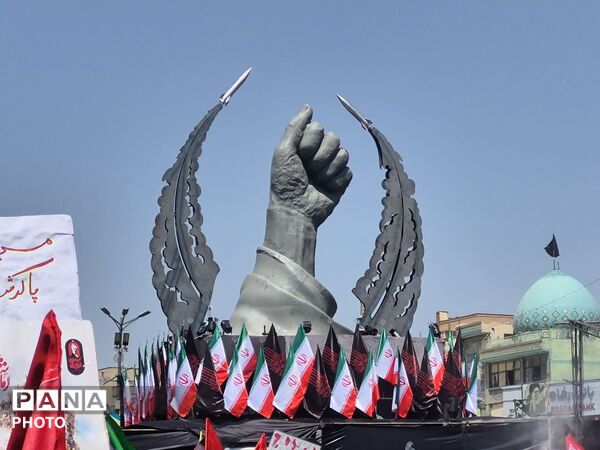 اشک یک ملت در بدرقه رهبر شهید