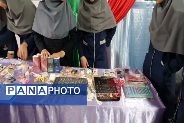 بازارچه کسب و کار دانش‌آموزی در مدرسه فدک