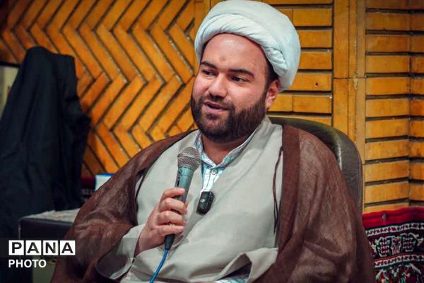 برپایی سفره افطاری در مسجد علی ابن ابیطالب نسیم‌شهر