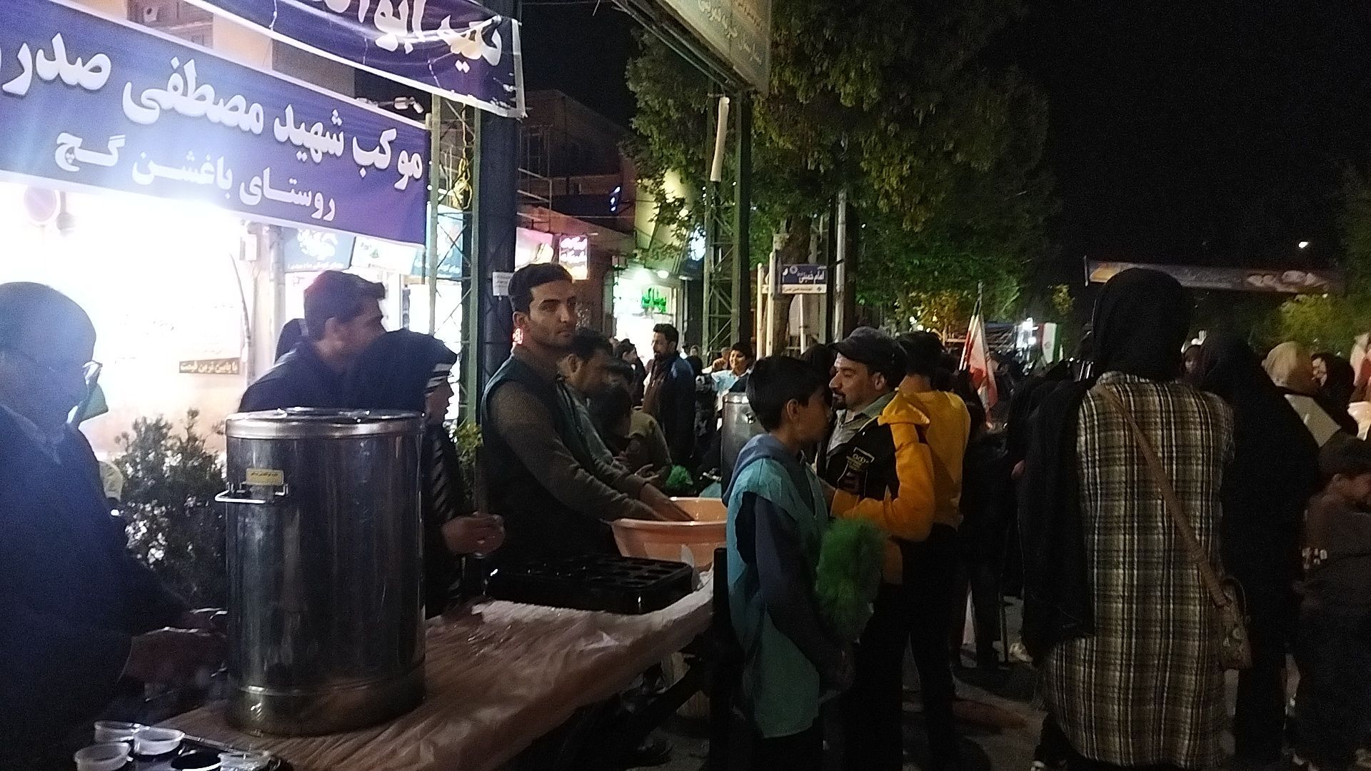 موکب مردمی شهید مصطفی صدر زاده پنجاه شب میزبان وطن پرستان نیشابوری 