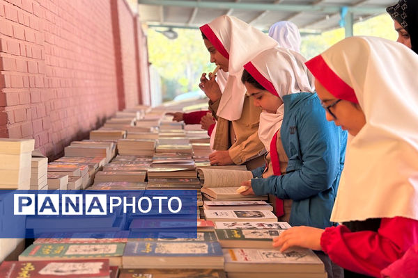 نمایشگاه کتاب و کتاب‌خوانی در اداره آموزش و پرورش اسلامشهر