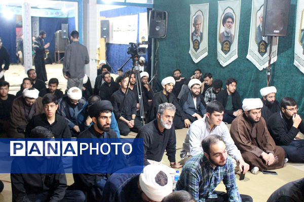 روایتگری طلاب جوان در یادواره شهدای مدرسه حقانی قم