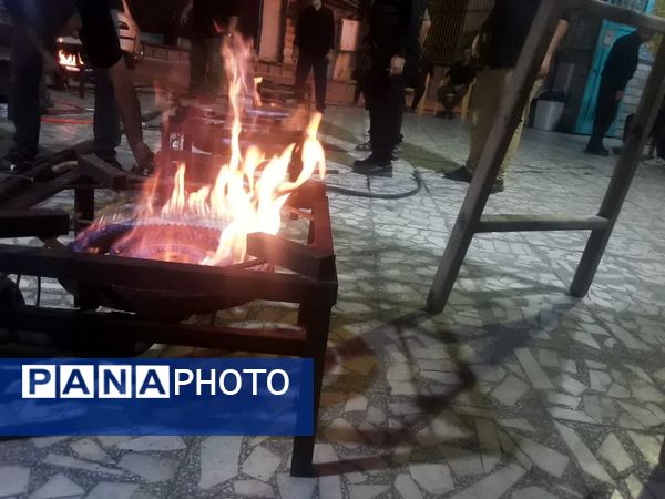 پخت شله‌زرد نذری با یاد ضامن آهو در قائمشهر