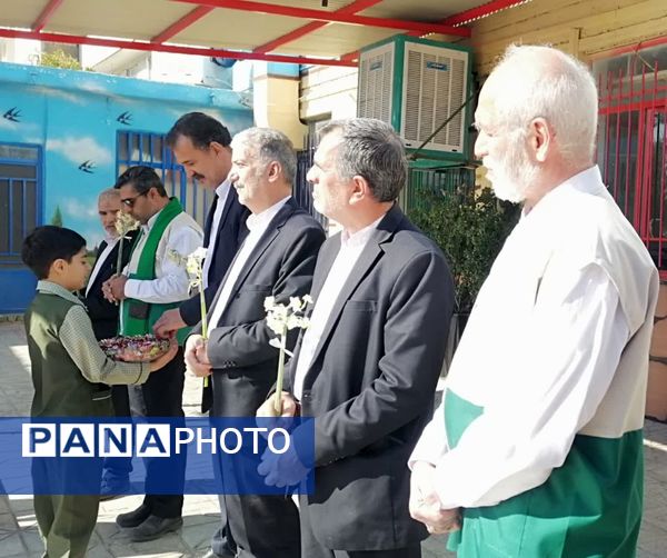 خادمان حرم امام رضا (ع) مهمان دبستان احمد کاظمی یک