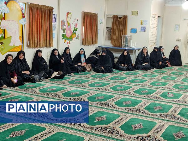 برگزاری جلسه آموزش خانواده در دبستان شاهد حاج تقی آقا بزرگ مشهد