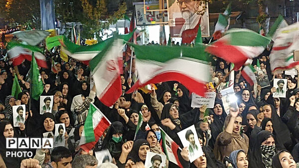 پنجاه و دوشب اقتدار،وفاداری وایستادگی