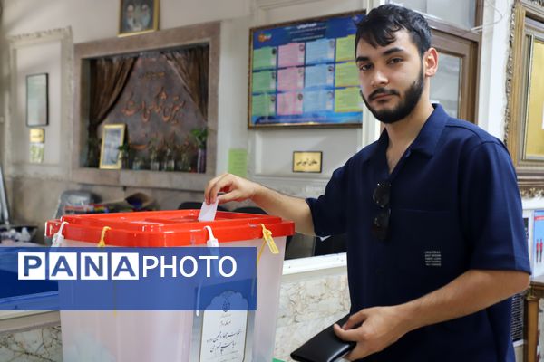 حضور پر شور مردم مشهد در چهاردهمین دوره انتخابات ریاست‌جمهوری 