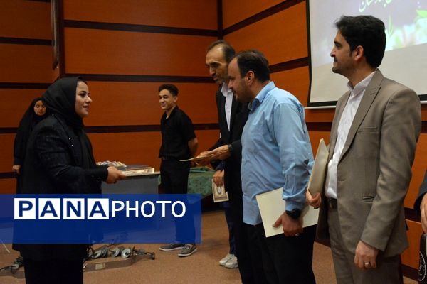 بهارستان‌دو از برترین‌های تربیت‌بدنی تقدیر کرد