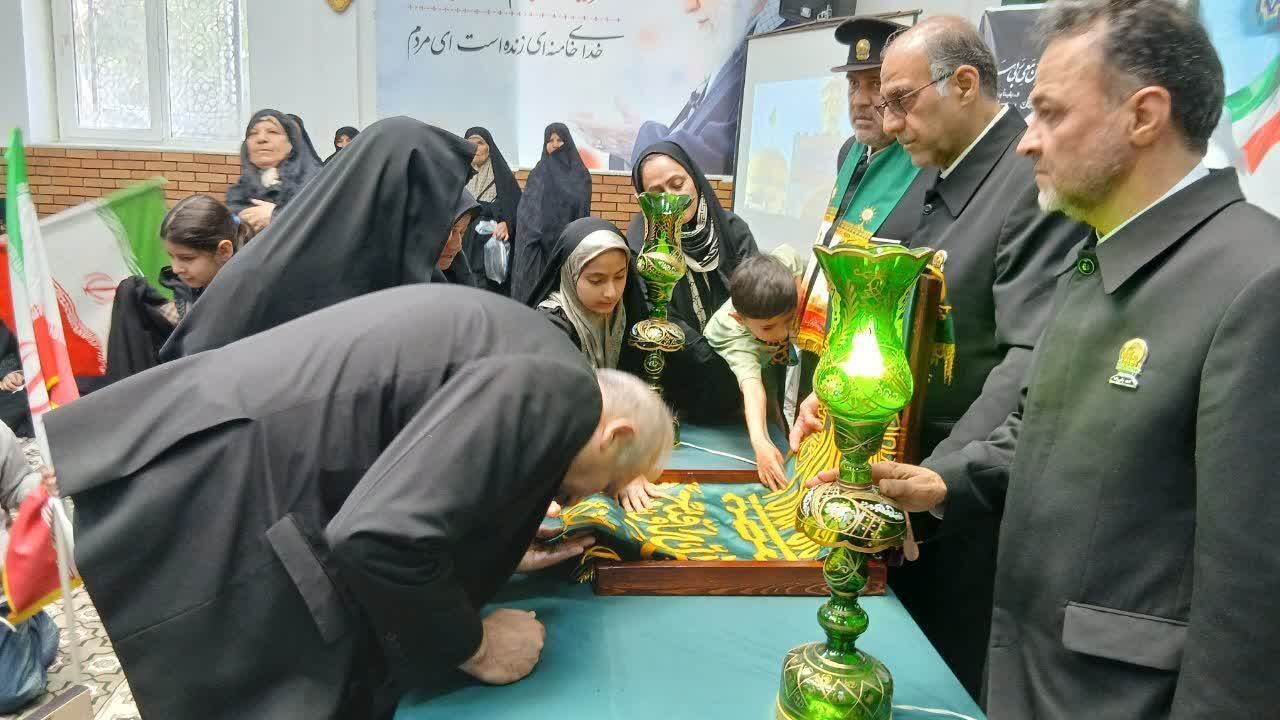 پرچم حرم رضوی؛ محمدشهر را متبرک کرد