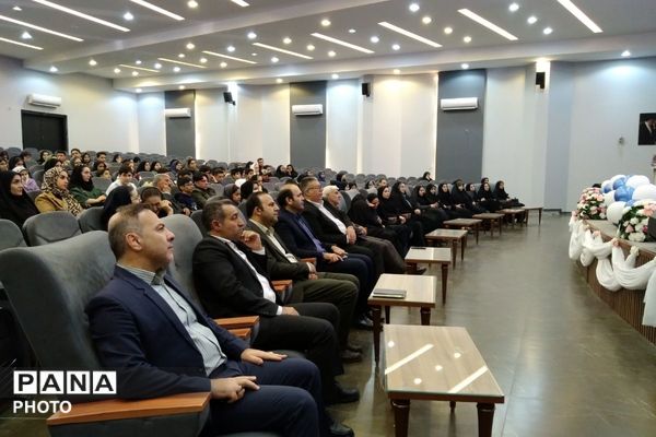 تقدیر از برگزیدگان استانی و منطقه‌‌ای مسابقات علمی پژوهشی 