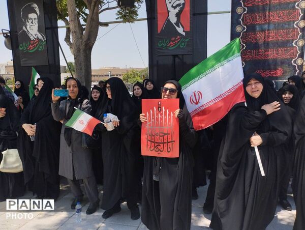 جاماندگان آذربایجان شرقی با چشمانی اشک‌بار به امید روز رجعت با رهبر شهید
