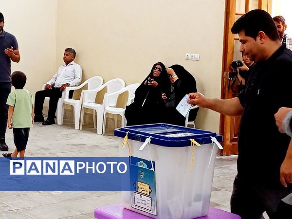 حضور گسترده مردم کاشمر در پای صندوق‌های رأی