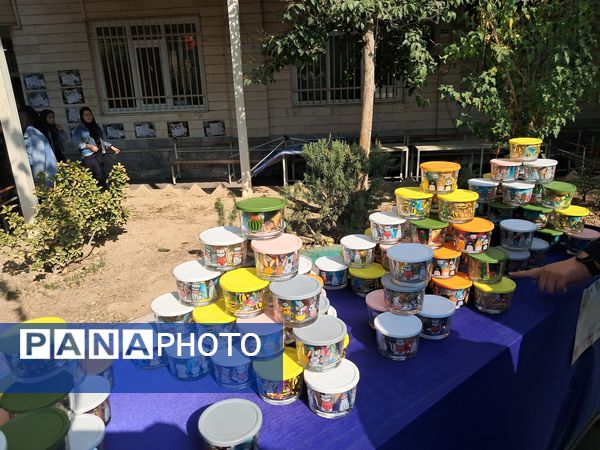  انتخابات شورای دانش‌آموزی و جشن ۱۳ آبان در مدرسه حضرت زینب(س) ناحیه یک شهرری