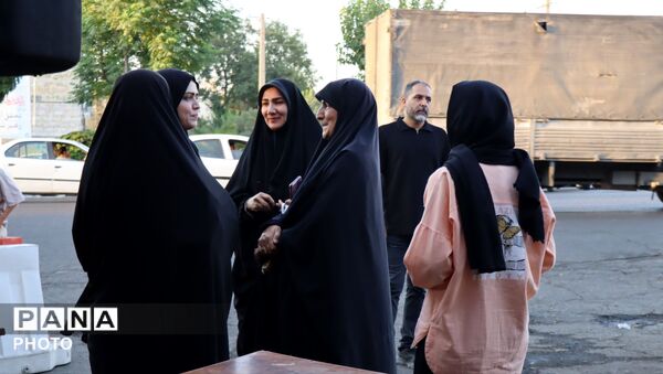خدمت به زائران آقای شهید ایران 