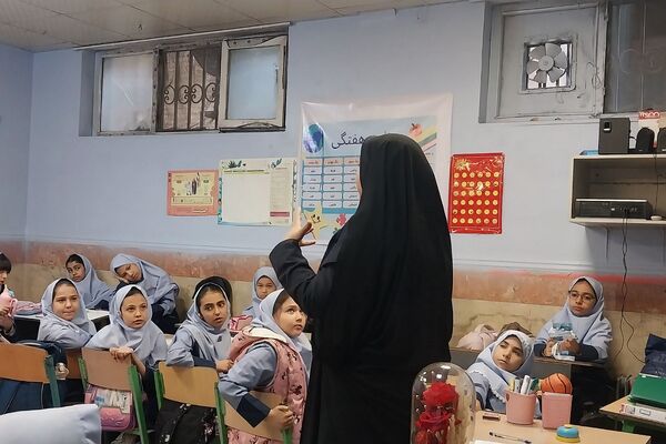 برگزاری نمایشگاه به مناسبت «هفته پدافند غیرعامل» در دبستان شهید مجید مجیدی ناحیه دو شهرری 