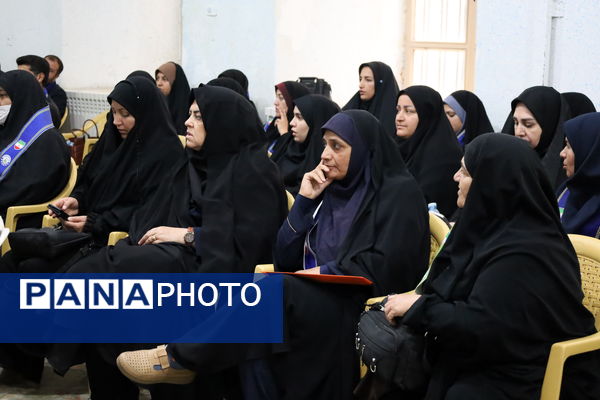 نشست صمیمانه قائم مقام سازمان دانش آموزی با رؤسای سازمان دانش‌آموزی استان کرمان