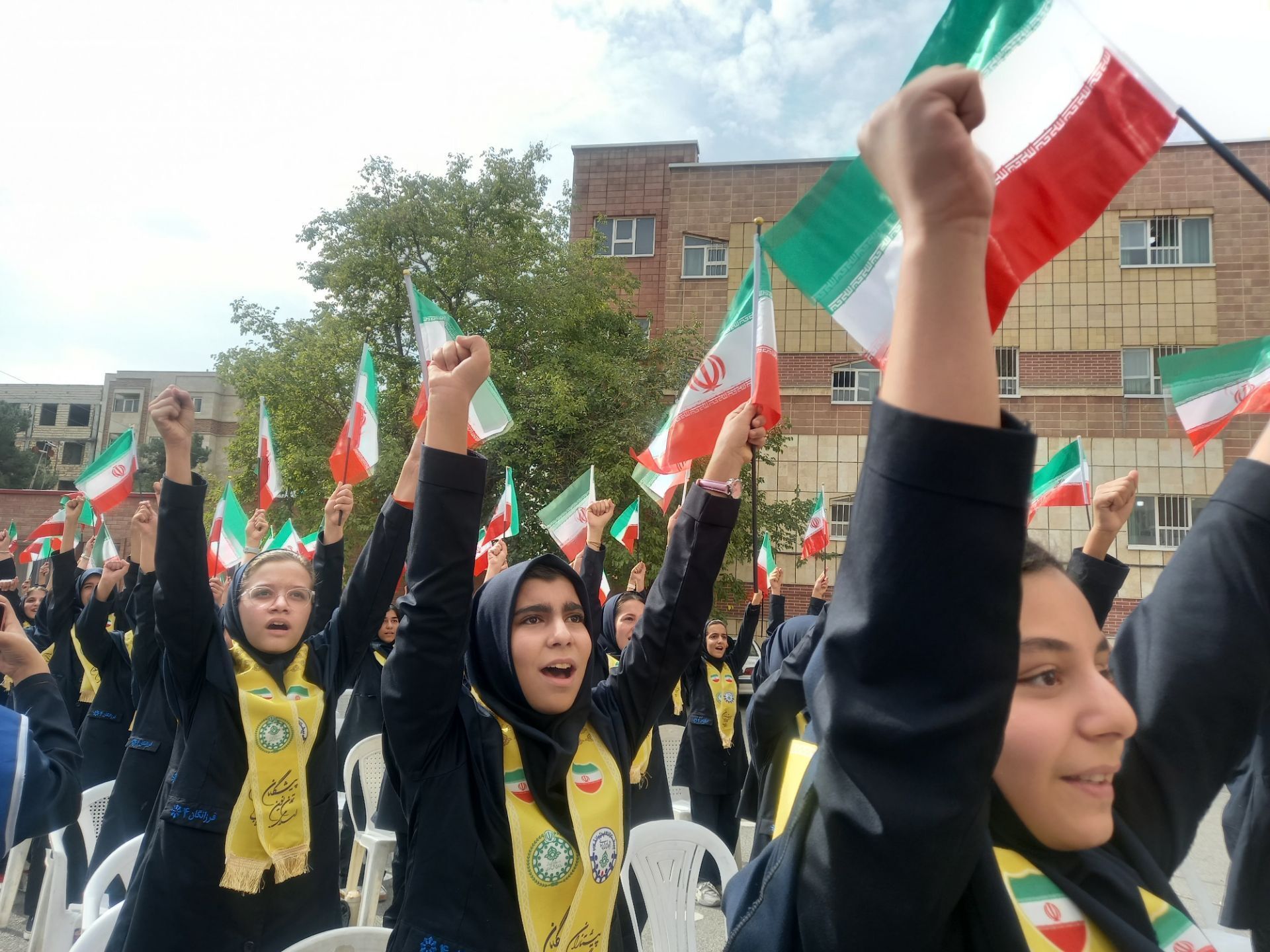 آیین متمرکز استانی جشن عاطفه‌ها در دبیرستان فرزانگان ۴ کرج