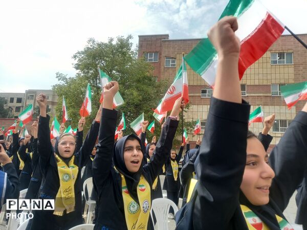 آیین متمرکز استانی جشن عاطفه‌ها در دبیرستان فرزانگان ۴ کرج