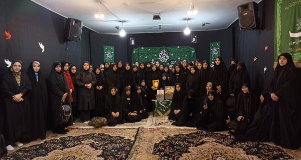 هیات دانش‌آموزی انصارالمهدی در روز تکریم همسران و مادران شهدا