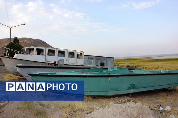قایق‌های به گل نشسته دریاچه ارومیه