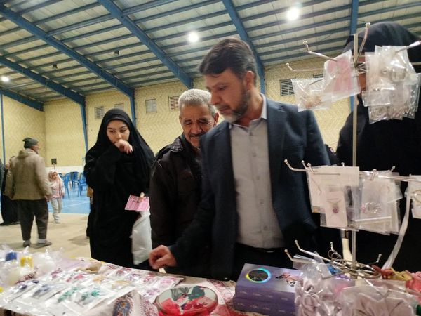 افتتاحیه نمایشگاه مشاغل خانگی و جشن ولادت امام حسن مجتبی(ع) در سالن سپاه شهر حبیب آباد