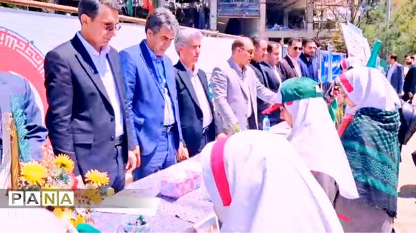 تجلیل از معلمان در خرم‌ آباد؛ حضور مدیرکل آموزش و پرورش لرستان و برپایی میز خدمت