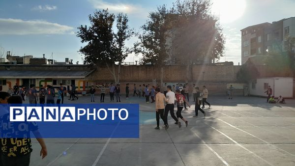 برگزاری مسابقه فوتسال بین مدرسه‌ای بین دبیرستان ابوریحان بیرونی و فرهنگیان نیشابور 
