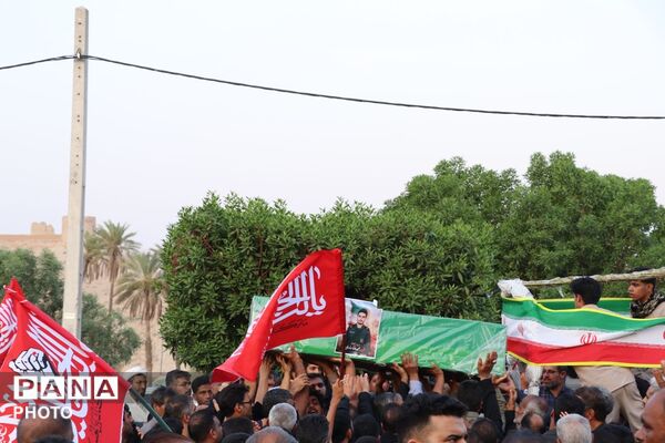 بار دیگر قلب ایران داغدار شد؛ آیین تشییع در حاجی‌آباد