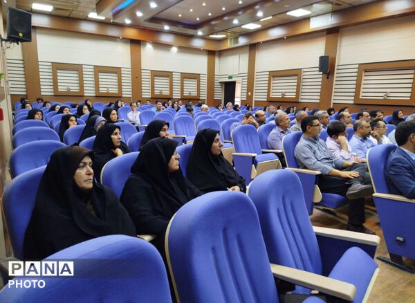 نشست مدیران آموزش و پرورش شهرستان بناب با محوریت آغاز سال تحصیلی جدید