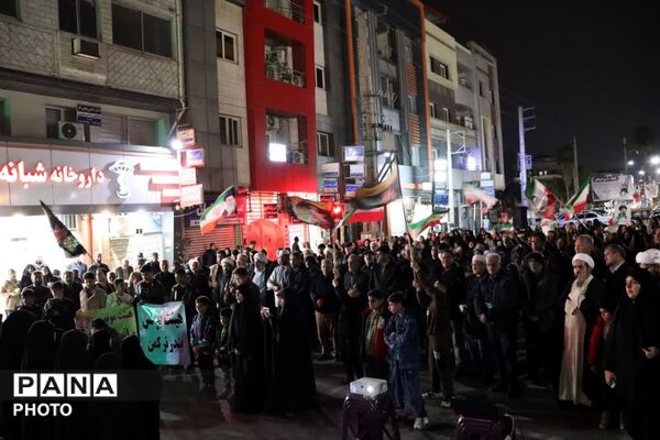 تجمع مردم انقلابی بندرترکمن در میدان مختومقلی