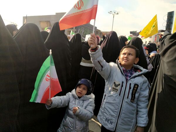  راهپیمایی  روز دانش آموز در مشهد با قلب هایی از جنس عزای حضرت فاطمه (س)