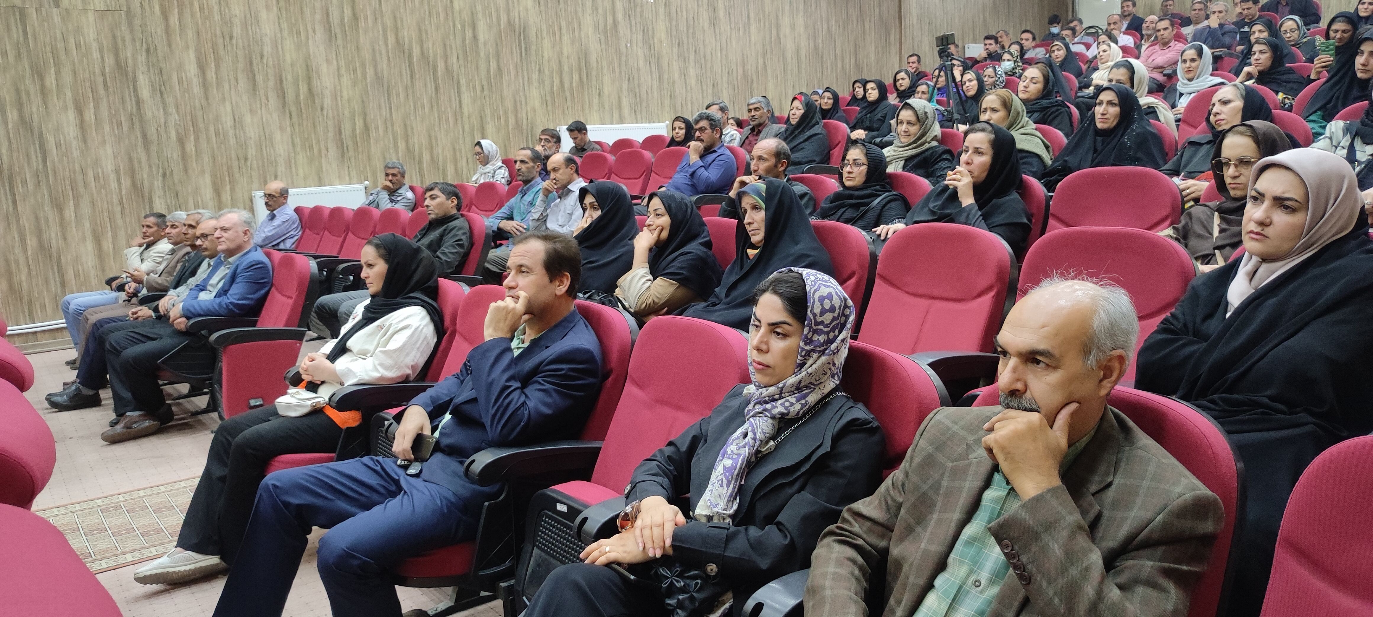 برگزاری جلسه انجمن اولیاء و مربیان دبیرستان نمونه دولتی فرزانگان شیروان